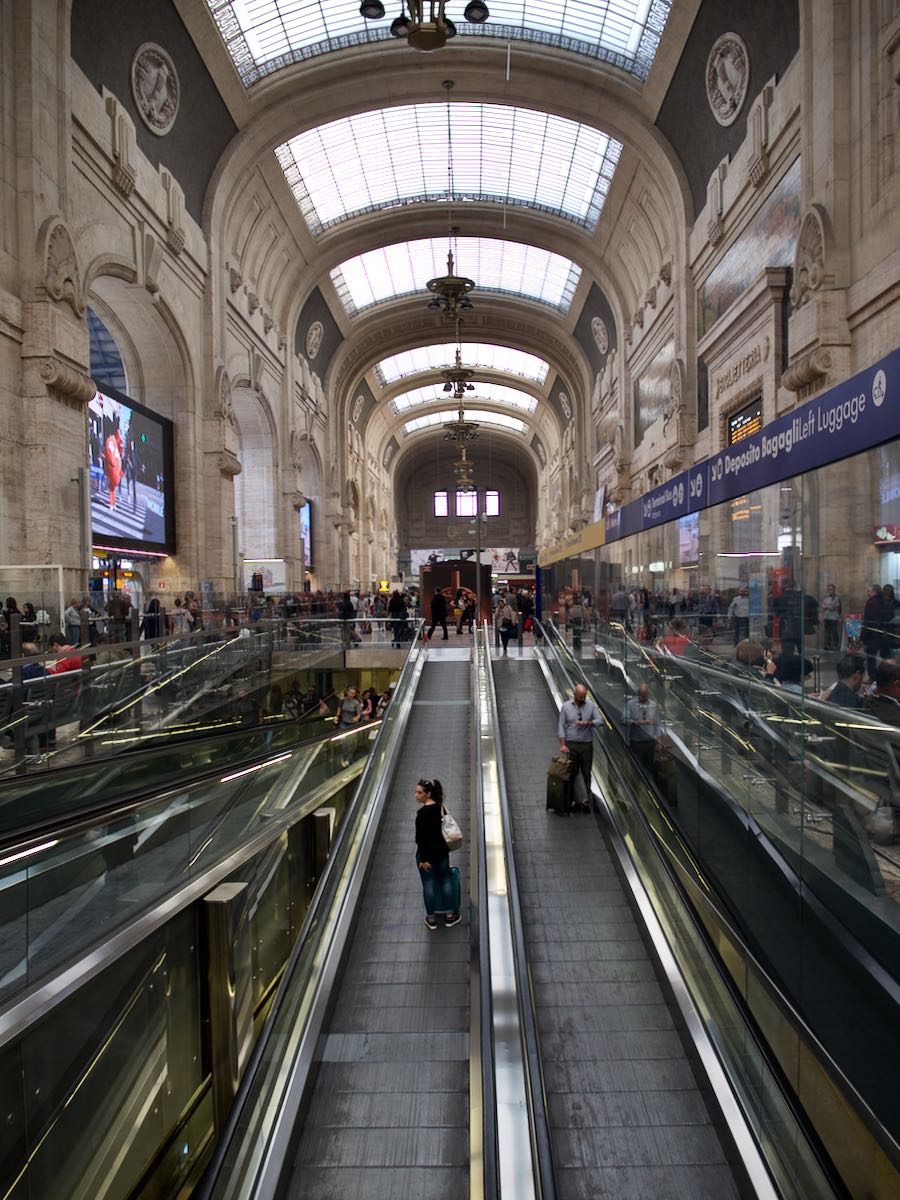 ミラノ中央駅　その佇まい自体が圧倒的アート