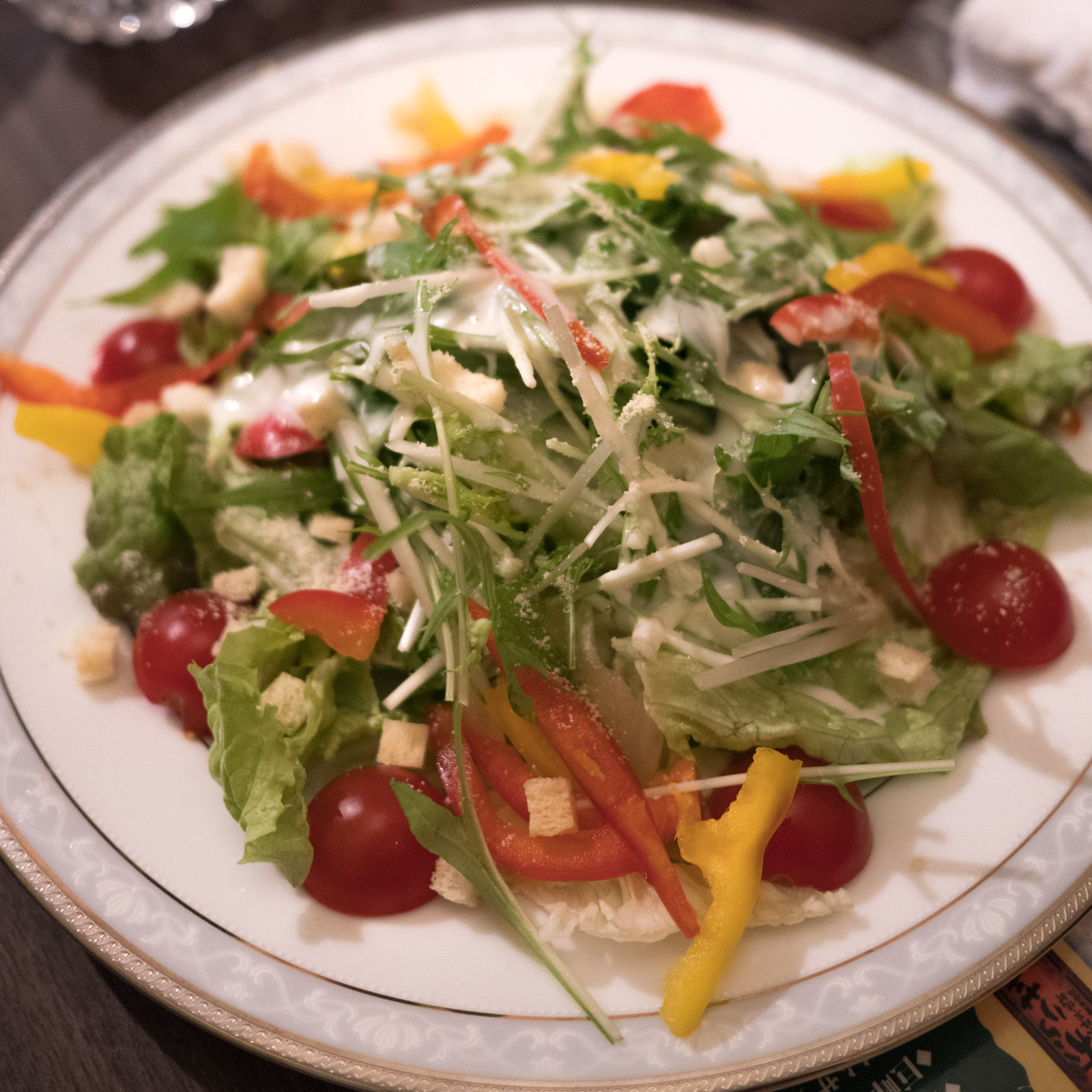 函館「牡蠣人（かきんちゅ)」宴会コースの野菜サラダ（シーザーサラダ）