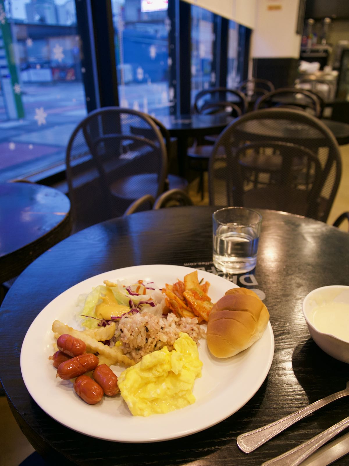 朝食はホテル裏手の食堂で DMC-GX8 + LEICA DG 12-60mm