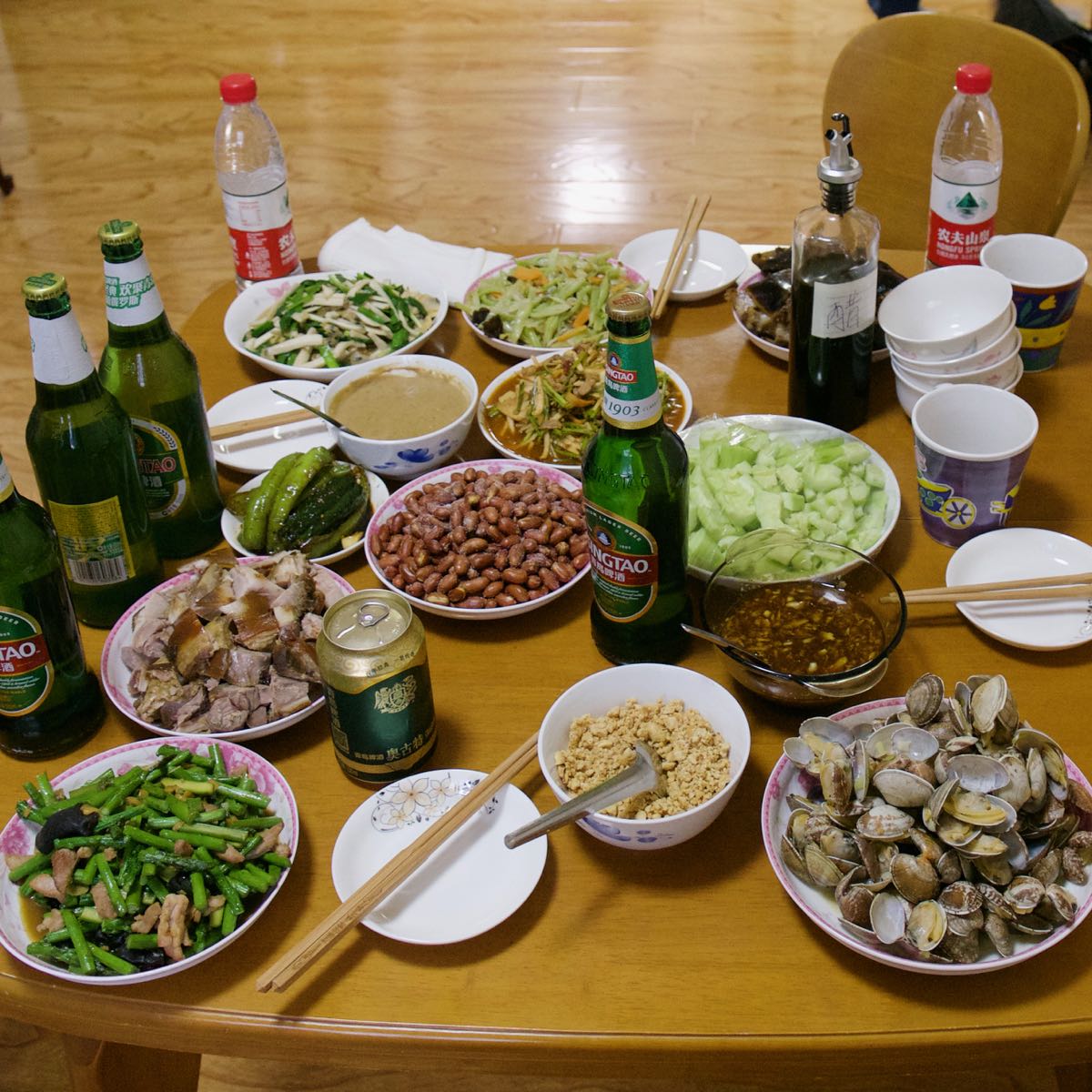 夕食は中国家庭料理と青島ビール DMC-GX8 + LEICA DG 12-60mm