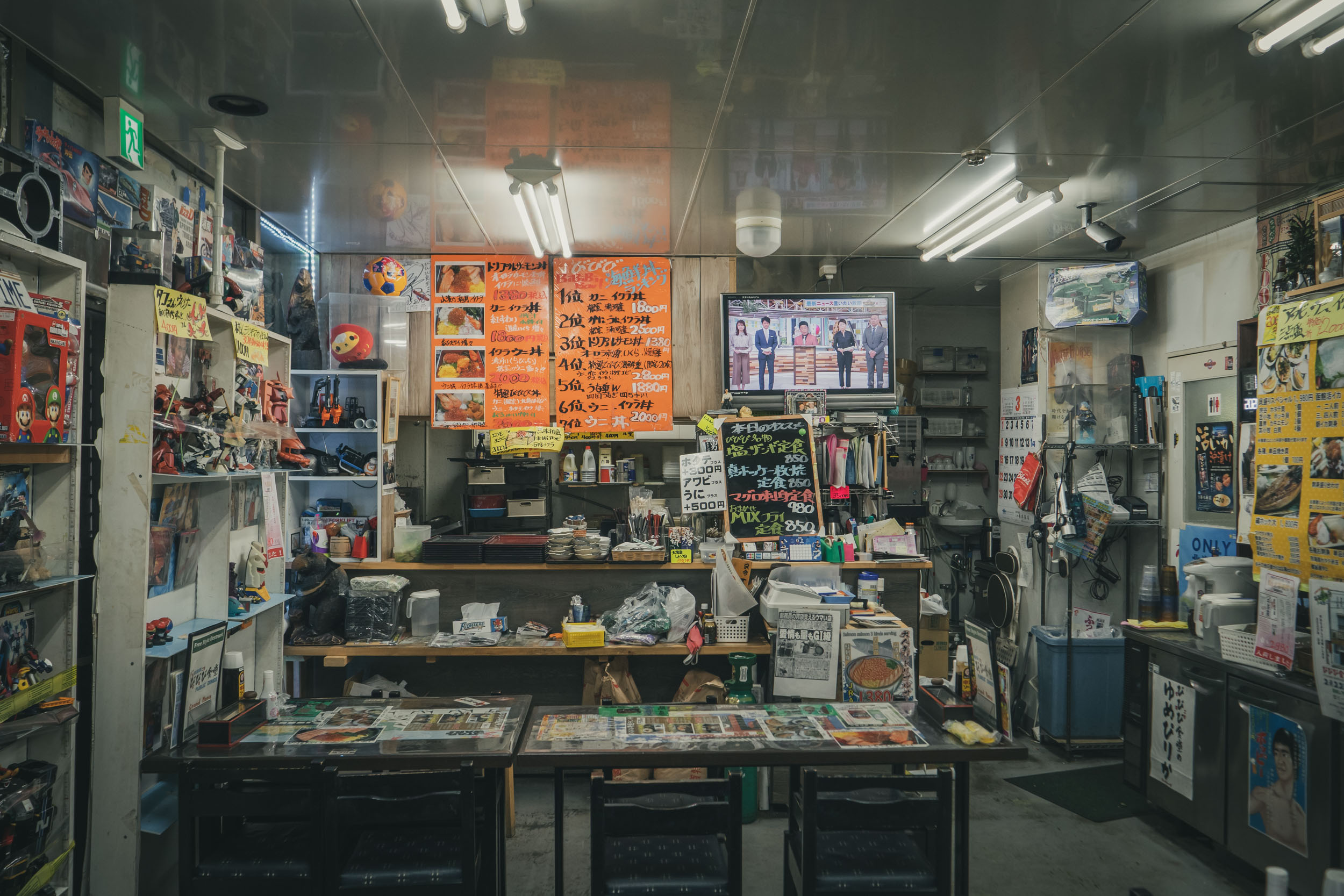 札幌市中央区北１１条西２１丁目１−１　閉店した「びびび食堂」の店内　DMC-GX8 + LEICA DG 12-60mm