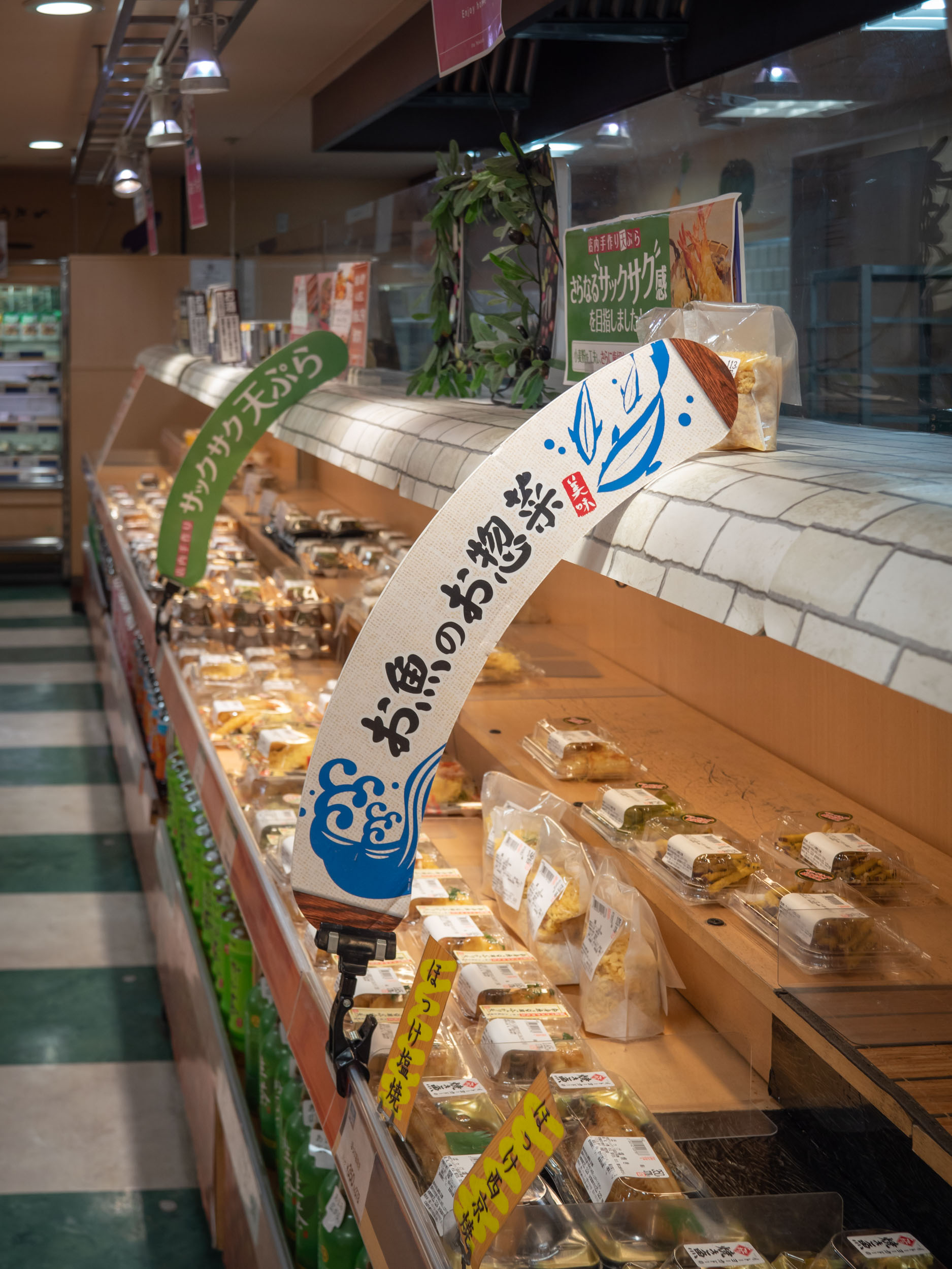 イトーヨーカドーすすきの店の惣菜売場　DMC-GX8 + LEICA DG 12-60mm